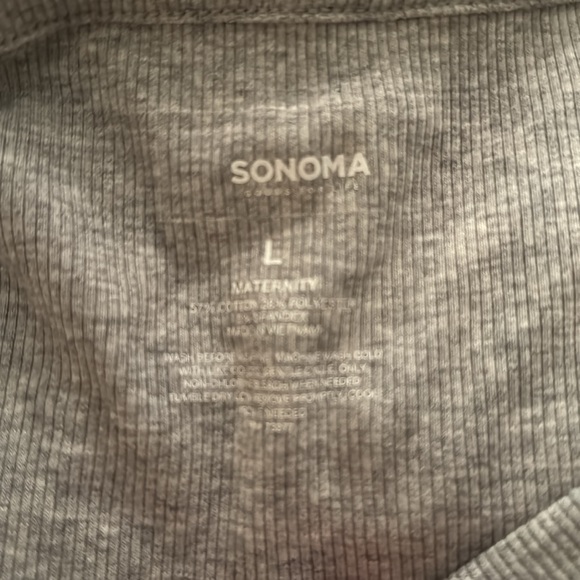 NWT maternity top - Picture 3 of 5